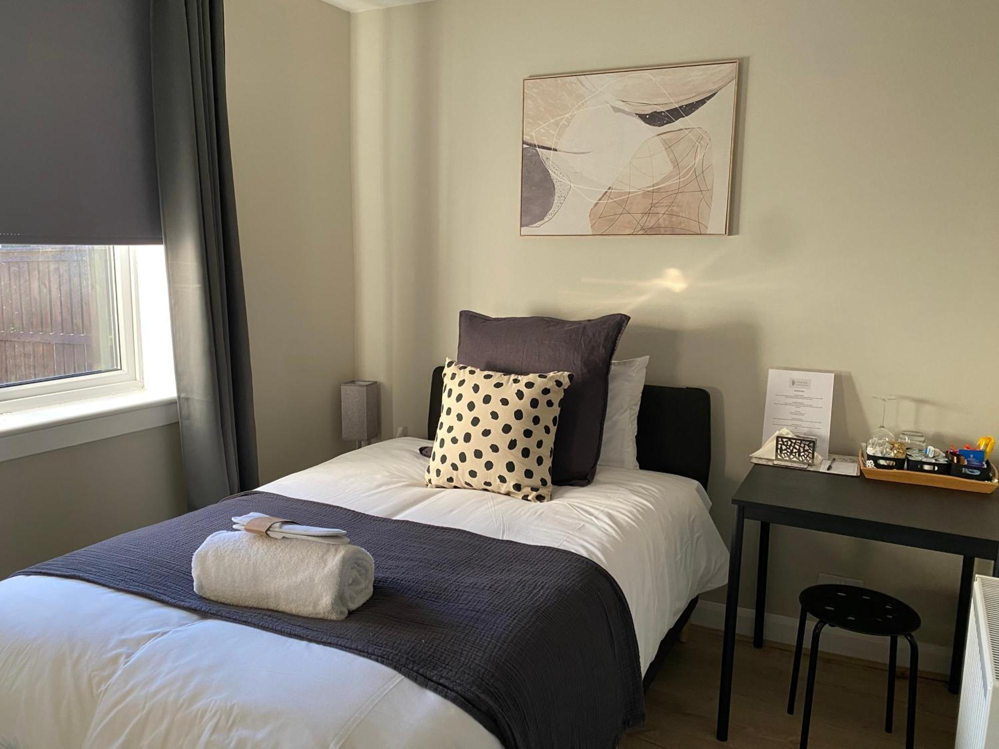 Peacock Guest House ลาร์กส์ ภายนอก รูปภาพ