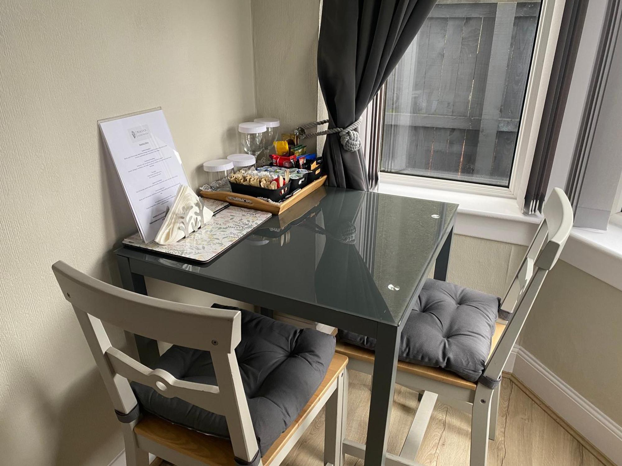 Peacock Guest House ลาร์กส์ ภายนอก รูปภาพ