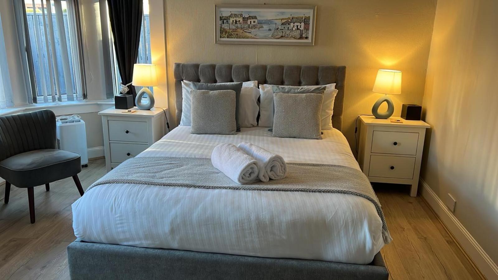 Peacock Guest House ลาร์กส์ ภายนอก รูปภาพ